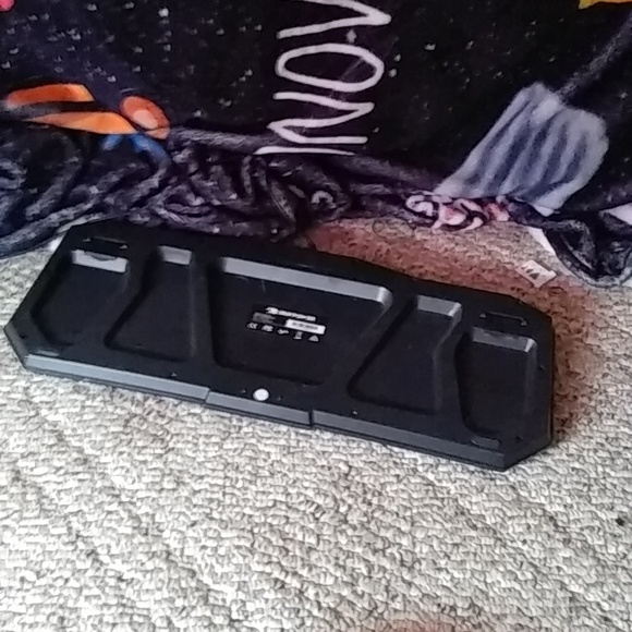 A keyboard - Picture 2 of 2